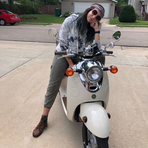 Hi! I’m Victoria ✨ - Picture 1 of 2